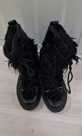 Botines negros de pelo