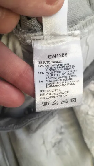 Pantalón vaquero gris con encaje