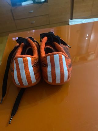 Zapatillas de fútbol Naranja y Negro