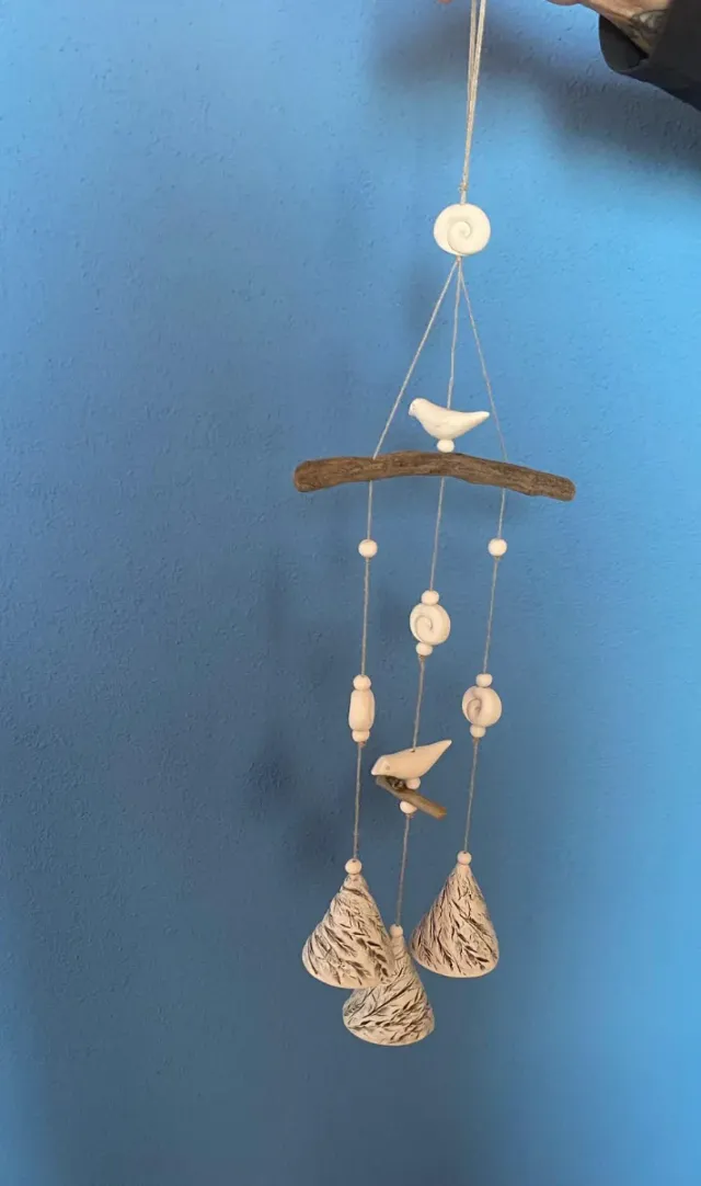 Colgante decorativo con pájaros y campanas