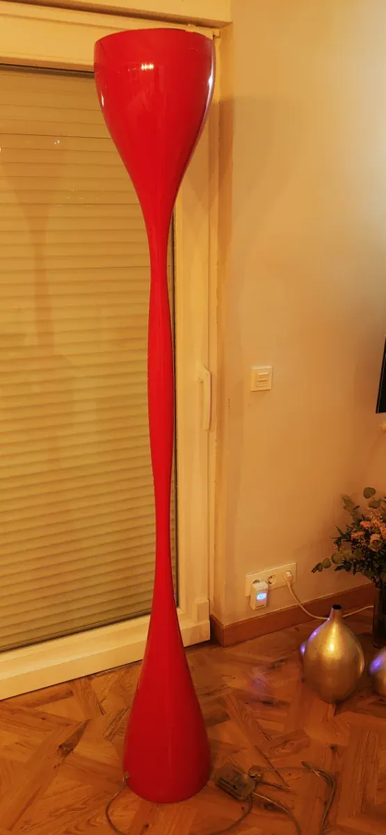 Lámpara de pie Vibia Jazz Roja