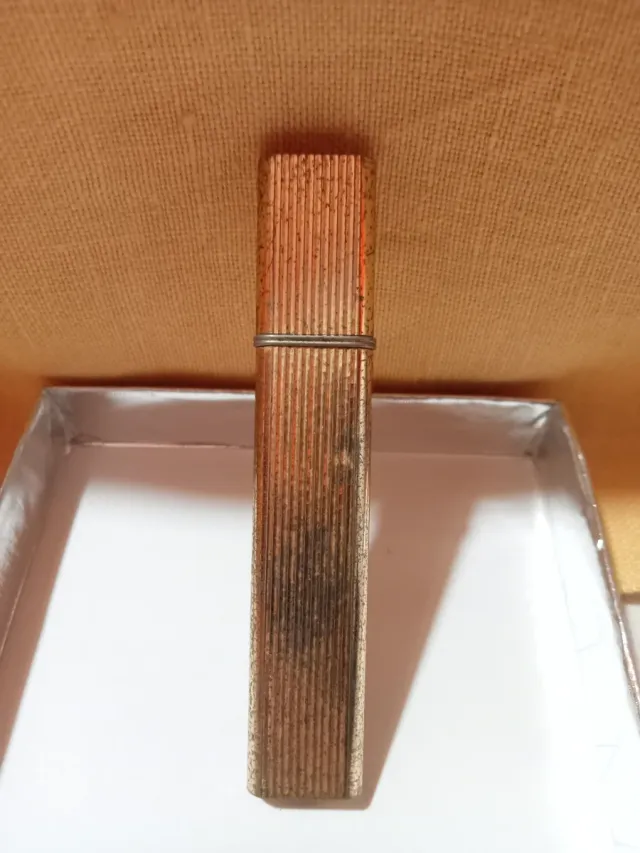 Accendino vintage dorato rigato