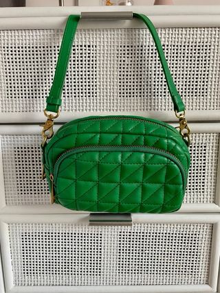 Bolso verde acolchado Zara
