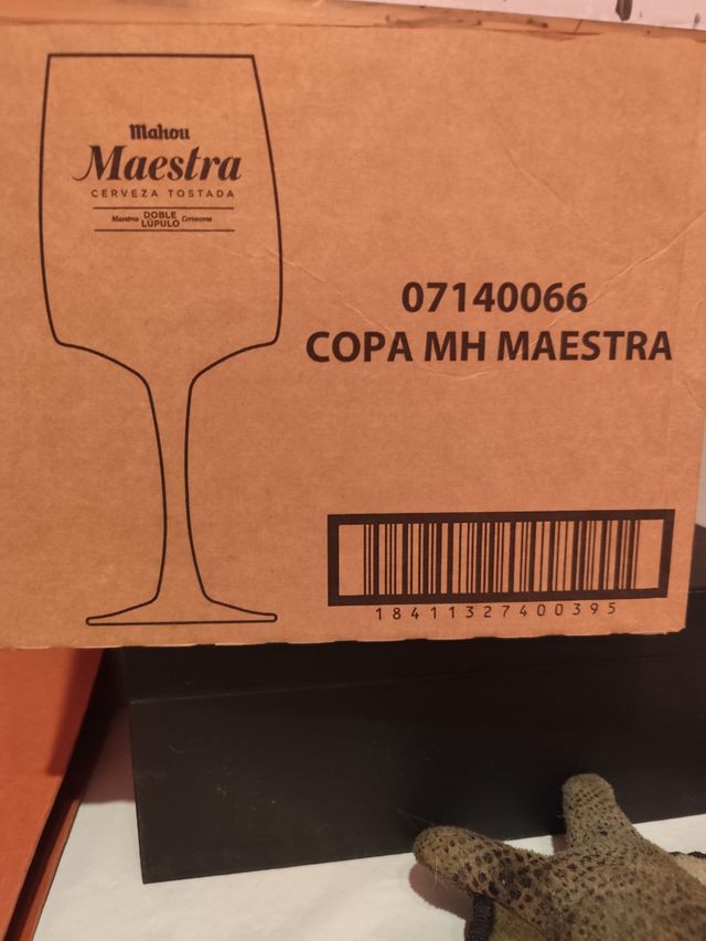 6 tazze di birra tostata Mahou Maestra
