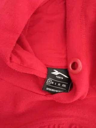 Sudadera con capucha roja