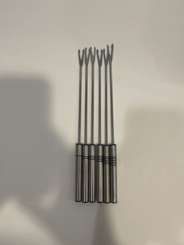 Set Fondue con Platos, Cuencos y Cubiertos