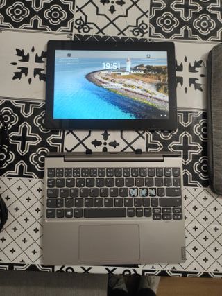 Portátil-Tablet Lenovo Plata