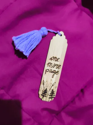 Marcapáginas artesanal con borla