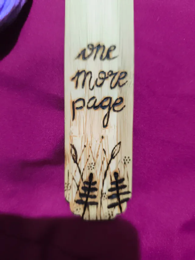 Marcapáginas artesanal con borla