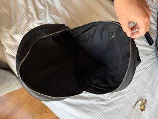 Mochila negra bordada flores vintage