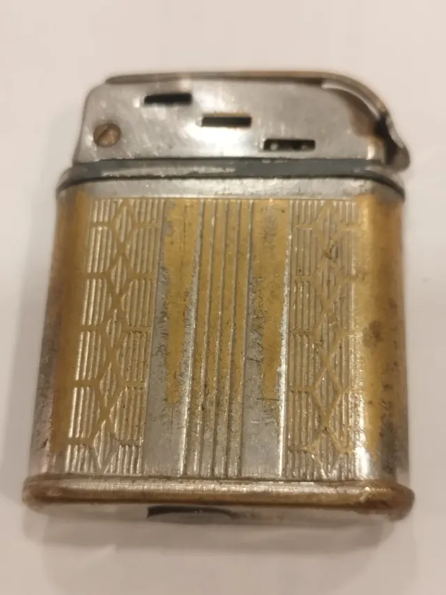 Mechero antiguo de gasolina raro