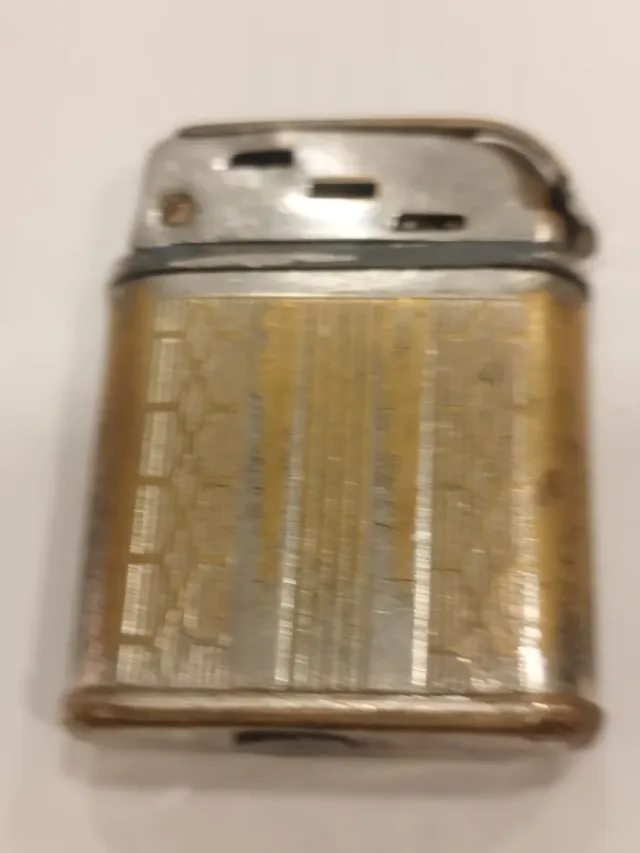 Mechero antiguo de gasolina raro