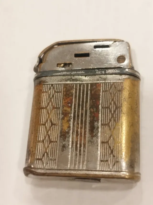 Mechero antiguo de gasolina raro