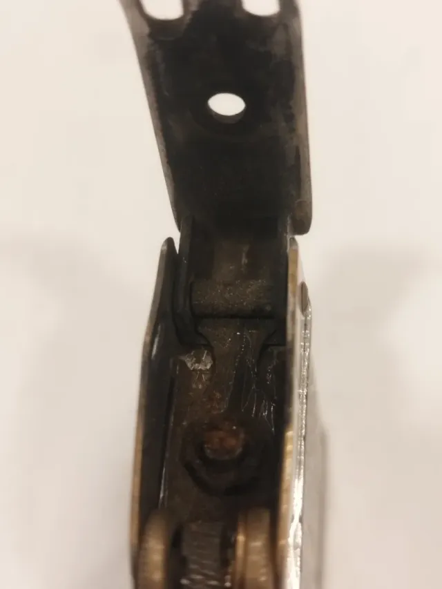 Mechero antiguo de gasolina raro