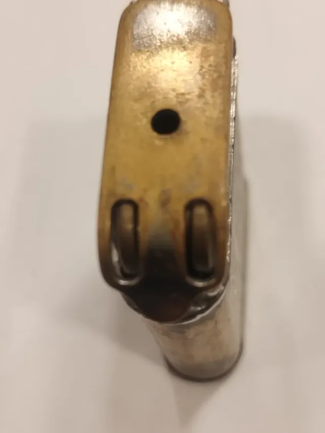 Mechero antiguo de gasolina raro