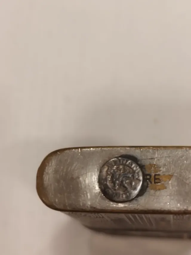 Mechero antiguo de gasolina raro