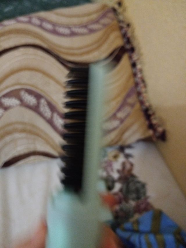 Pettine elettrico per la cura della pelle