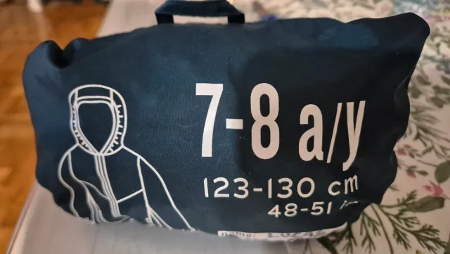 Cortavientos ligero con capucha