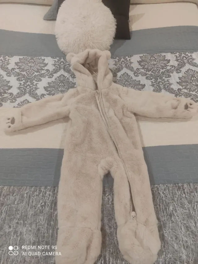 Mono polar bebé con Capucha talla de 12 a 18 meses