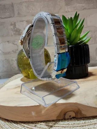 Reloj de Hombre Negro y Dorado