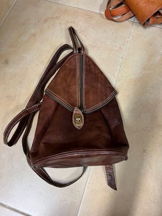 Mochila de cuero marrón