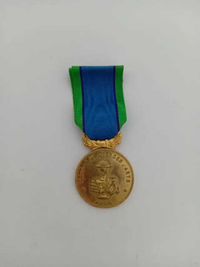 Medalla con caja y cinta