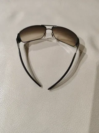 Gafas de sol Ray-Ban negras y marrones