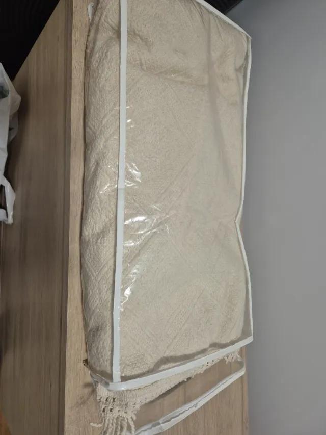 Colcha beige de tela