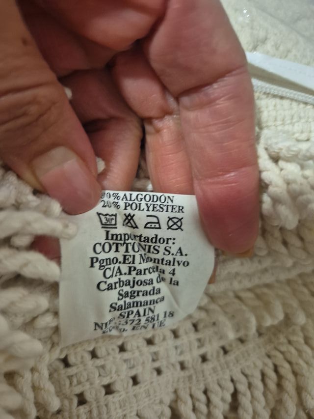 Colcha beige de tela