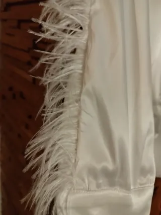 Camicia bianca con piume