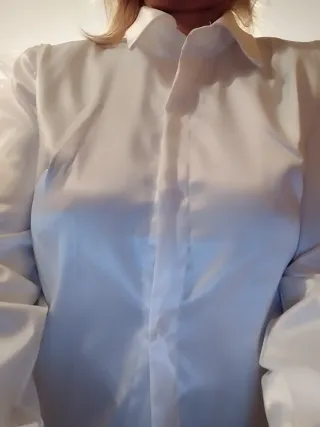 Camicia bianca con piume