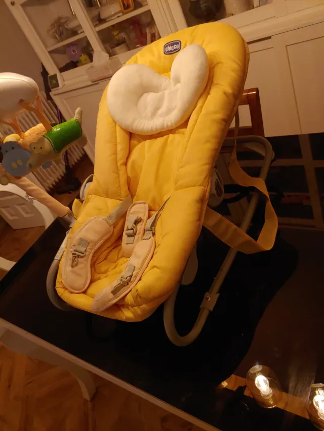 Hamaca bebé Chicco amarilla
