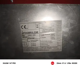 Hidroestufa de pellets roja y gris para radiadores