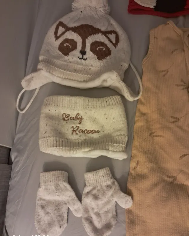 Ropa bebé: saco dormir, gorro, manoplas.6meses 18m