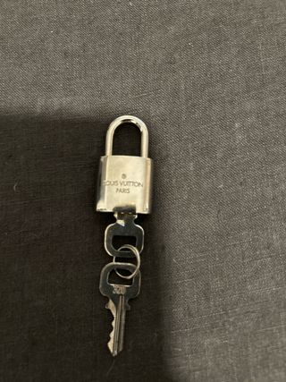 Candado Louis Vuitton con llaves