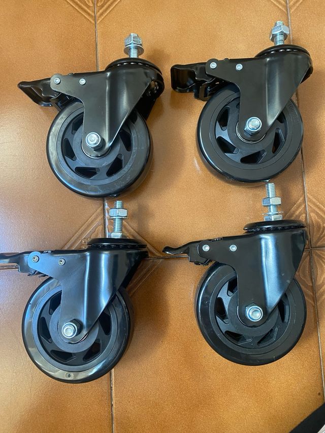 4 Ruedas Negras con Freno