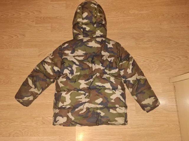 Cazadora camuflaje con capucha