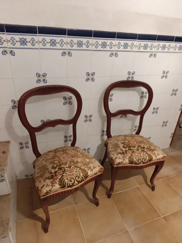 Conjunto de 6 sillas de madera y tela