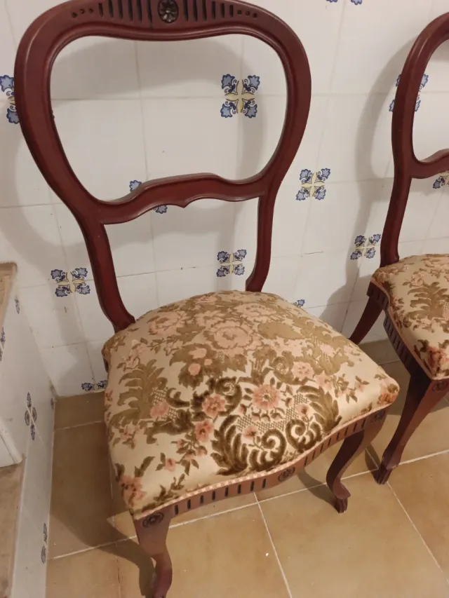 Conjunto de 6 sillas de madera y tela