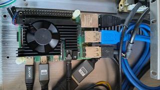 Raspberry Pi-4 4GB montada en caja ITX 