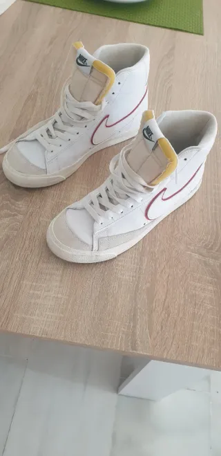 Nike Blazer Mid '77 Deportivas Blancas Rojas