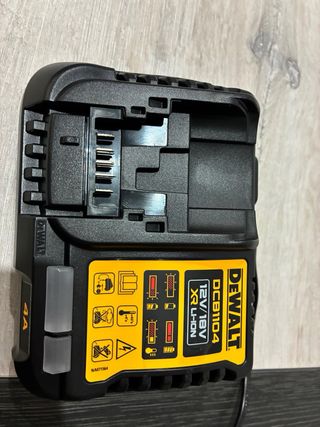 Custodia e caricabatterie DeWalt