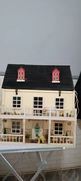 Casa de muñecas de madera de 3 pisos