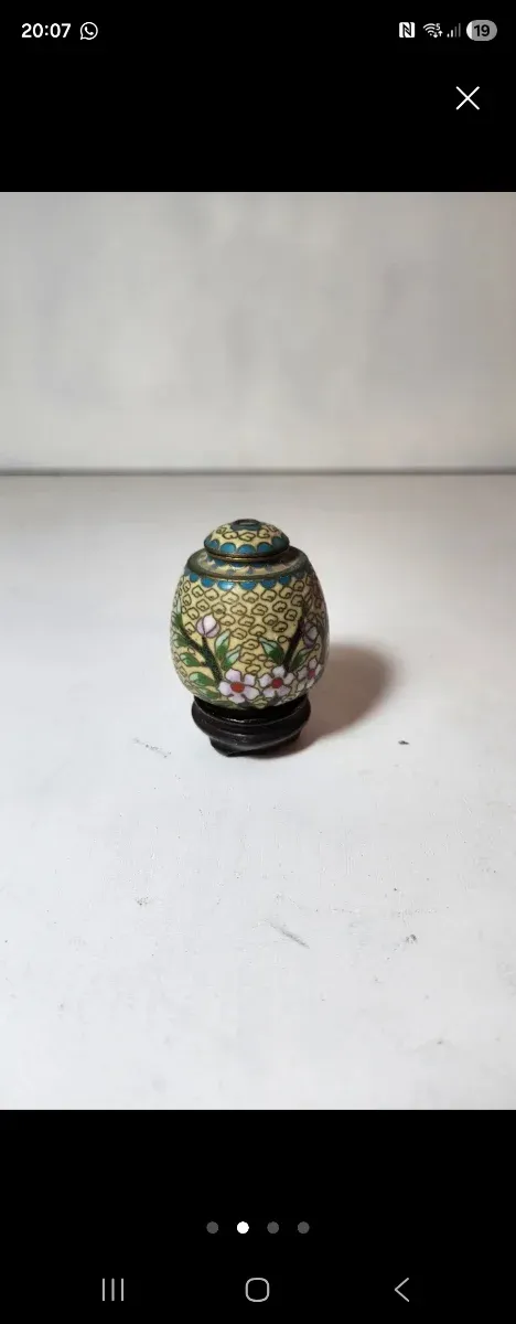 Mini jarrón cloisonné con tapa y peana