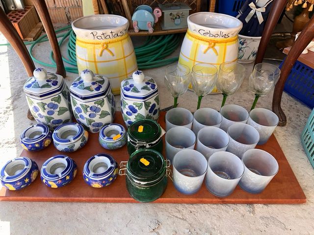 Set da tavola in ceramica e vetro