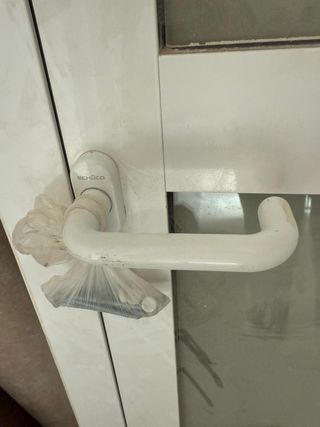 Puerta Aluminio Ext. Blanca SCHUCO