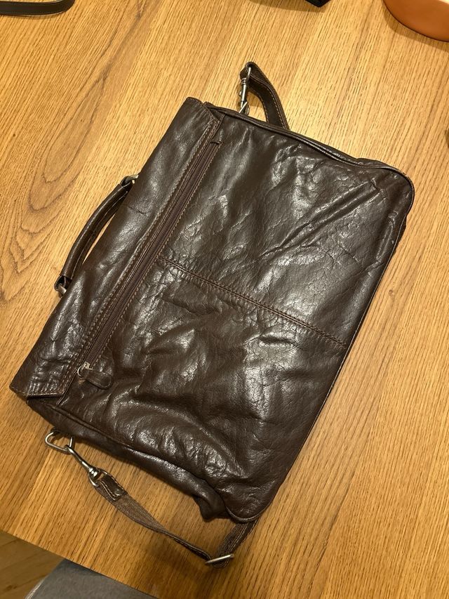 Maletín de cuero marrón