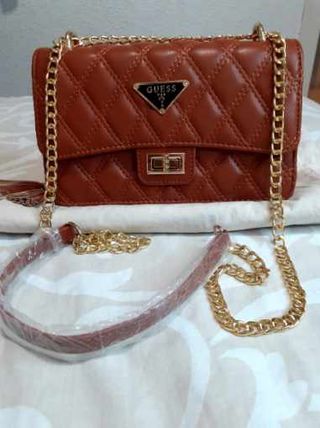 Bolso bandolera marrón Guess