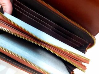 Bolso bandolera marrón Guess