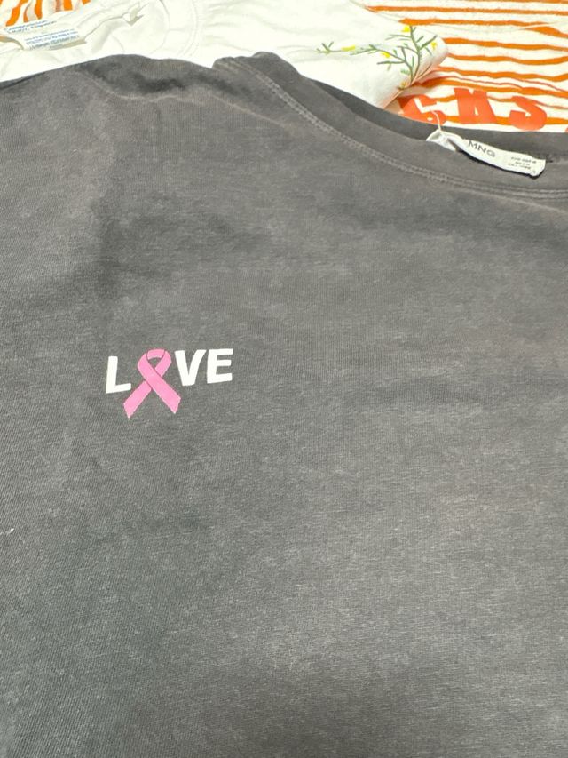 Lote 4 Camisetas, una sin usar, otra hecha a mano